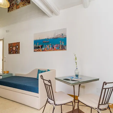 فندق مبيت وإفطار Corte Kampanes غالّيبولي